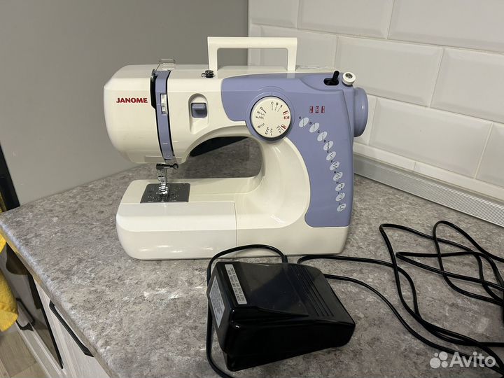 Швейная машинка janome