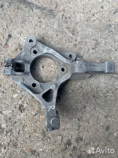 Кулак поворотный передний правый Chevrolet Cruze