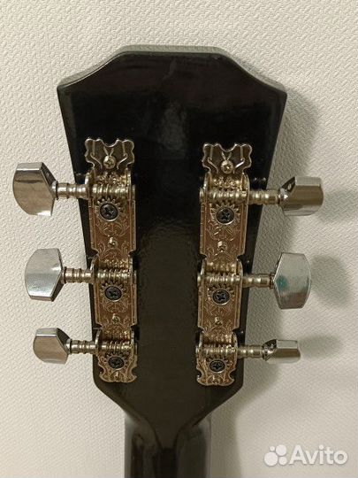 Акустическая гитара