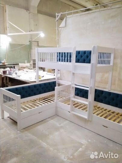 Кровать двухъярусная для 3 детей