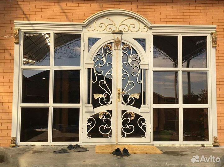 Кованая дверь входная