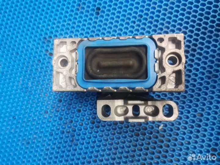 Подушка двигателя правая Volkswagen Tiguan CAV