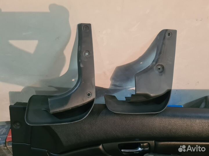 Брызговик lexus рх 2поколение левый перед зад