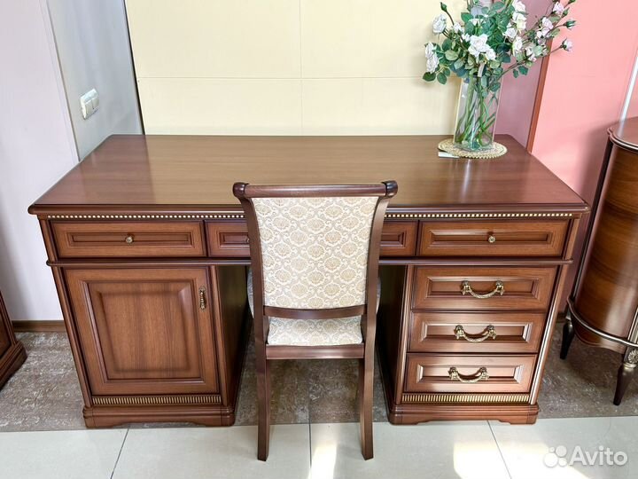 Письменный стол