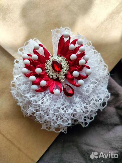 Брошь-галстук, брошь - жабо