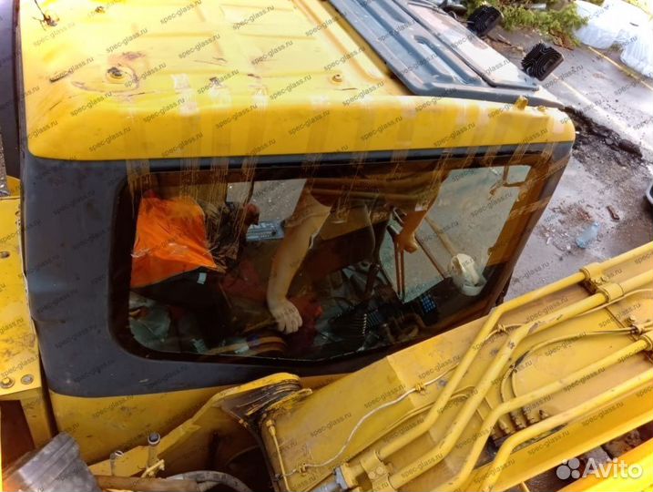 Стекло дверное Экскаватор JCB JC 200