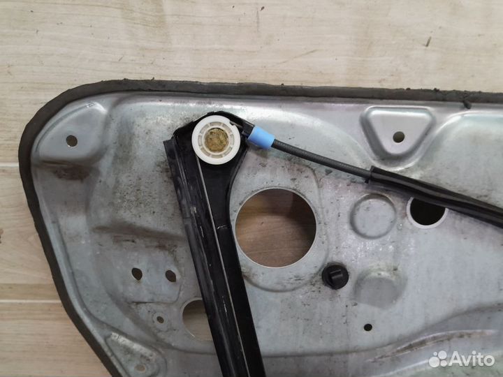 Стеклоподьемник передний правый Volkswagen Passat