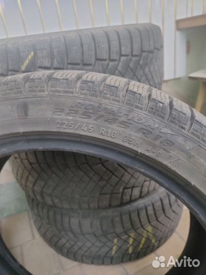 Pirelli Ice Zero 225/45 R18 95H