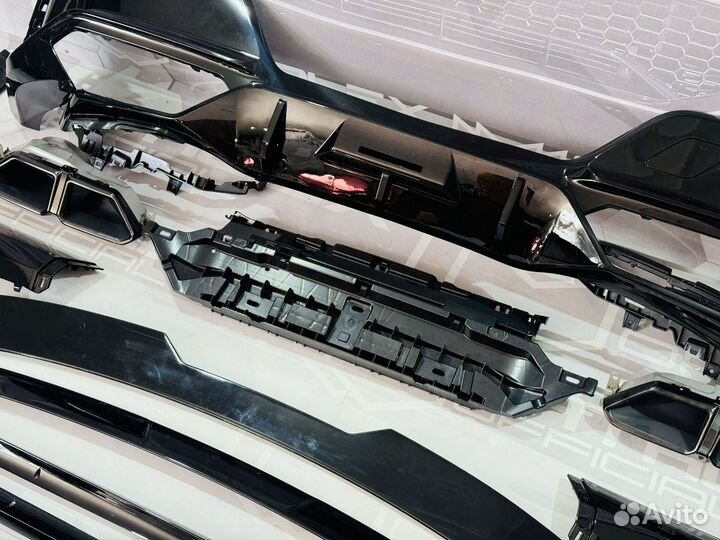 Обвес BMW G70, M performance, черный глянец