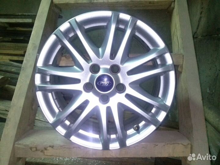 Литые диски на Ford Focus. Остатки