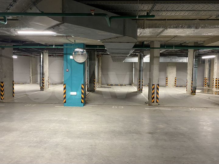 Машиноместо, > 30 м²