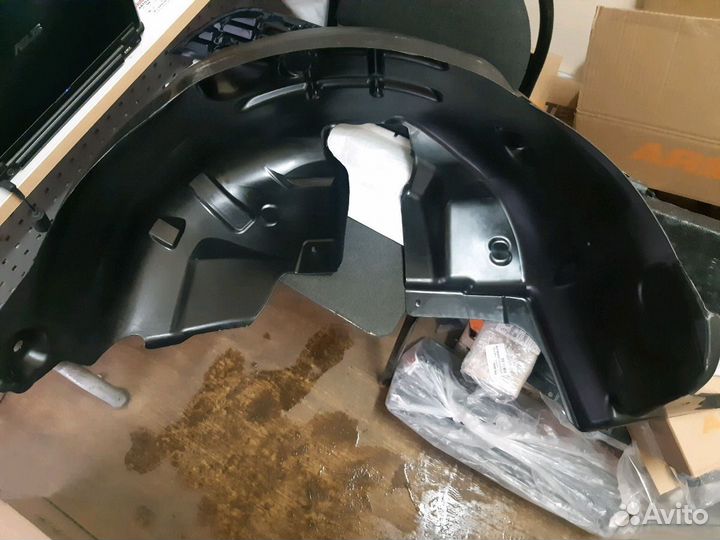 Подкрылок задний Peugeot 308