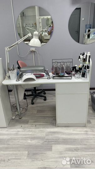 Маникюрный стол с вытяжкой бу