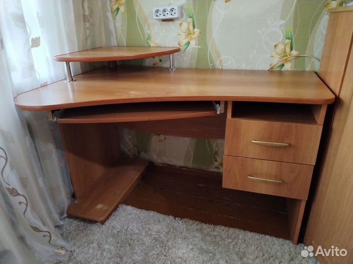 Компьютерный стол