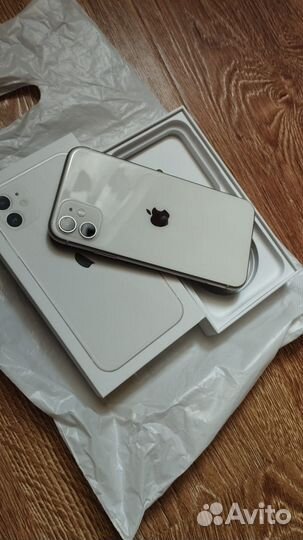 Телефон iPhone 11