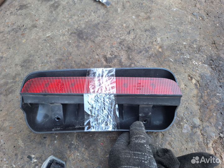 Дополнительный стоп сигнал Suzuki ignis 2000-2008