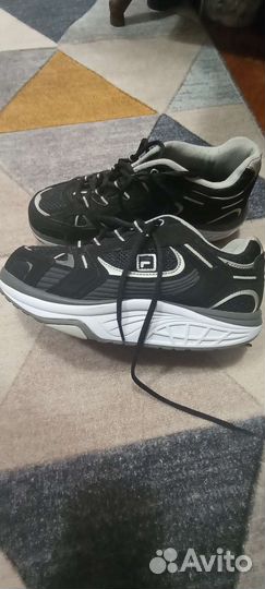 Кроссовки спортивные