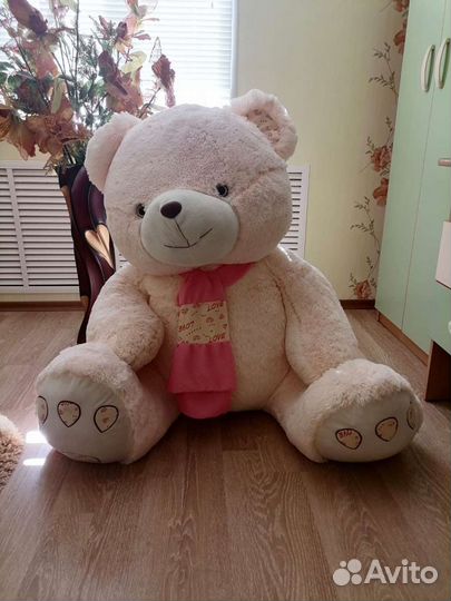 Большой плюшевый мишка