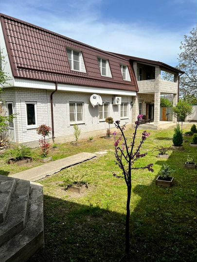 Дом 248 м² на участке 8 сот.