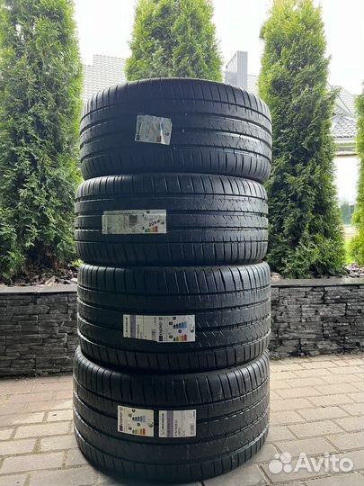 Michelin Pilot Sport 4 S 285/35 R22 и 315/30 R22 107Y