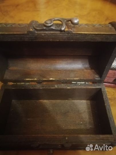 Сундук деревянный, шкатулка