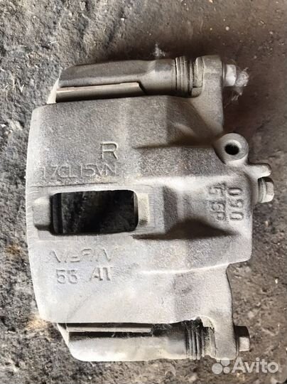 Суппорт передний правый на honda accord CF2