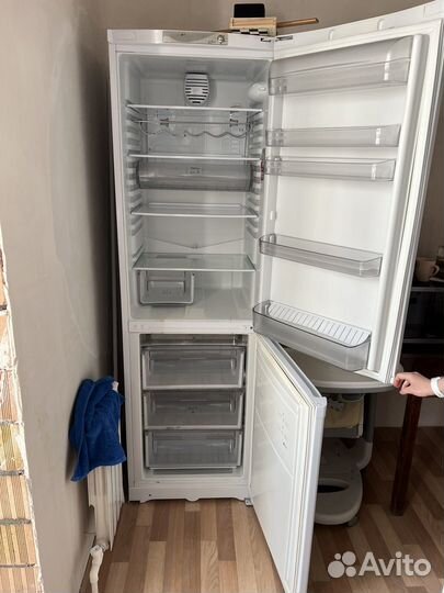 Холодильник hotpoint ariston бу не исправный