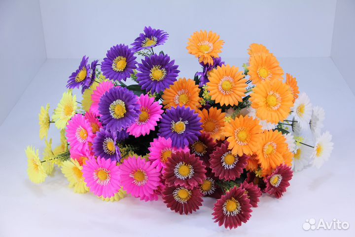 Искусственные цветы и зелень