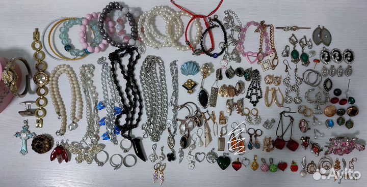 Кулоны,браслеты,колье,кольца,броши,часы