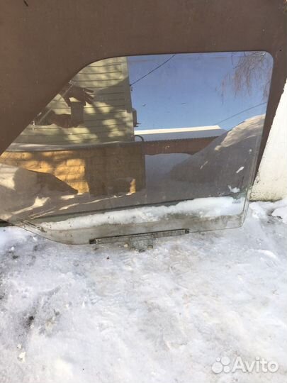 Стекло водительской двери на фольксваген Т4