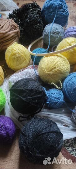 Пряжа для вязания и Меховые кусочки