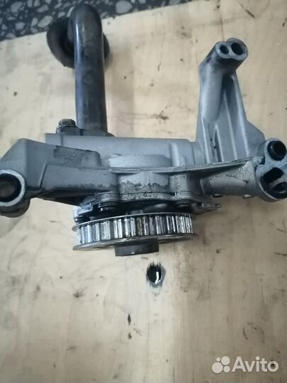 Насос масляный VW Golf Caddy Jetta Passat Polo Tr