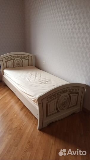 Спальный гарнитур