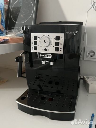 Кофемашина delonghi magnifica s