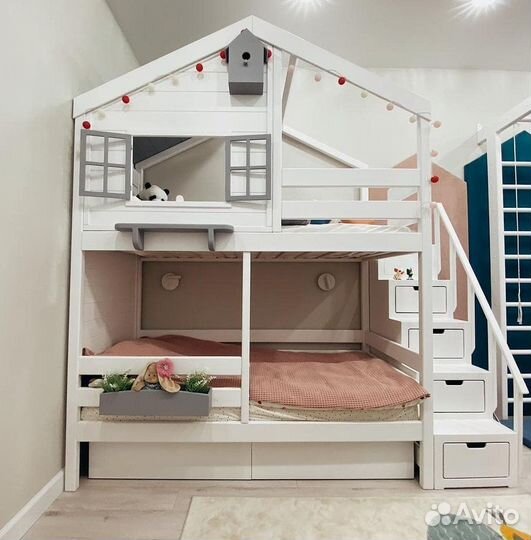 Детская двухъярусная кровать из массива