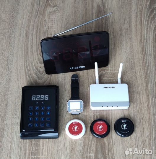 Система вызова: кнопка вызова официанта и табло