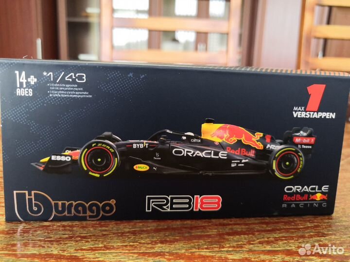 Модель formula 1 Red Bull RB18 2022 1 43 Bburago