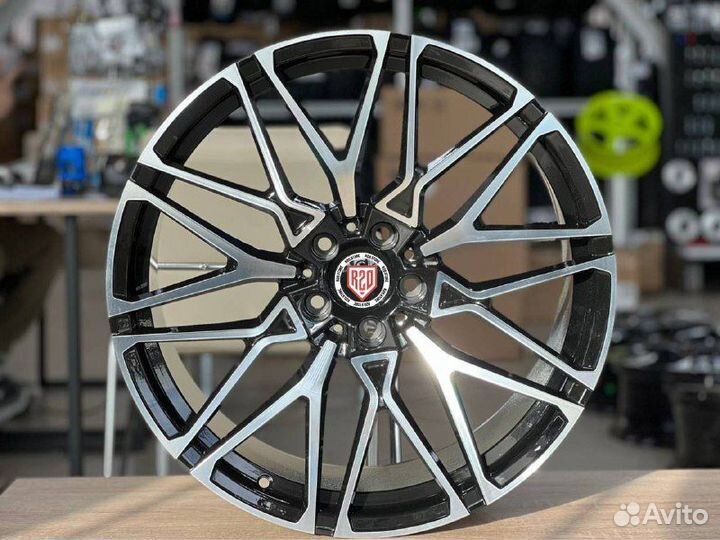 Диск литой Replica BMW 818m R20 5x112 разн-ие