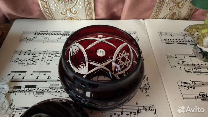 Конфетница. Резной марганцевый хрусталь, гдр