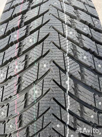 Zmax Winternova Stud II 275/40 R22 и 315/35 R22 121T
