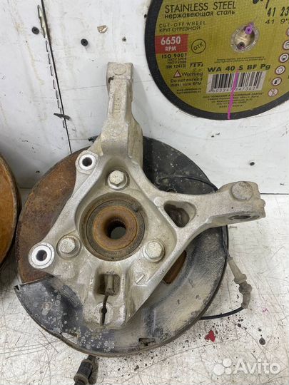 Передний поворотный кулак Chevrolet Cruze