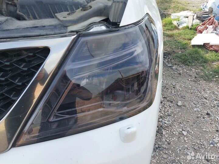 Nissan Patrol Y62 Фара левая