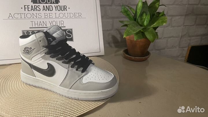 Кроссовки Nike Air Jordan 1