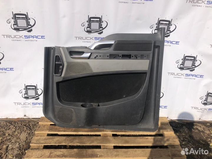 81626306110 Обшивка двери правая Man Tgx