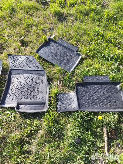 Продам коврики салона комплект 4 штуки