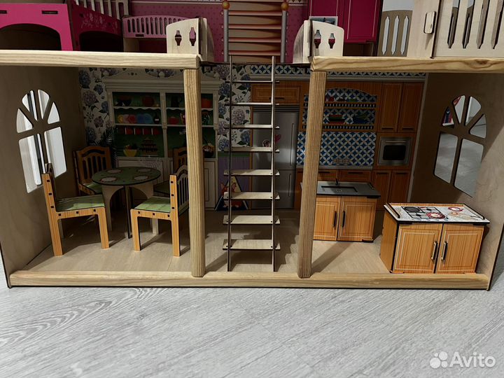 Домик кукольный деревянный