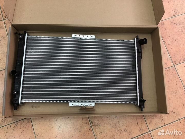 Радиатор охлаждения Chevrolet Lanos (97-17) MT AC