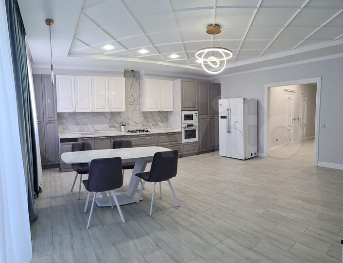 4-к. квартира, 175 м², 3/3 эт.