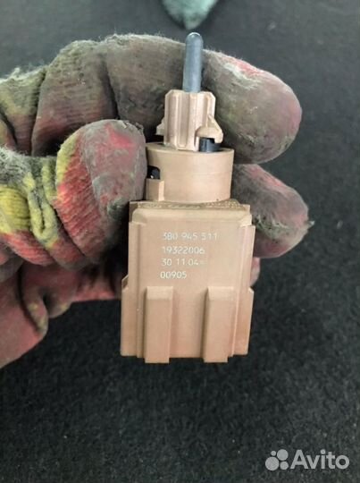 3B0945511 Датчик стоп-сигналов Audi A8 D3