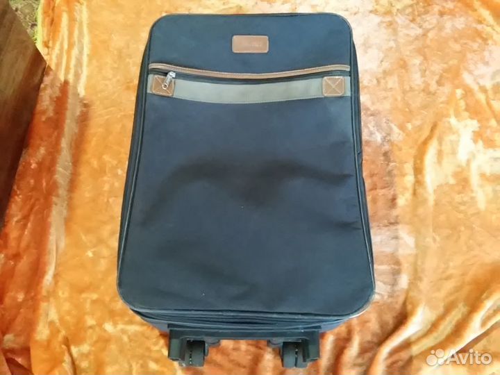 Чемоданы и ящик СССР и сумки на колесах